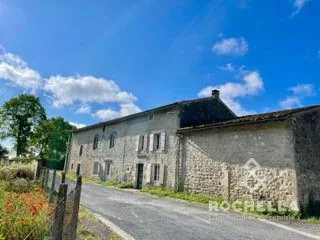 Charmante maison ancienne de 116 m² avec jardin à Saint-Julien-de-l'Escap