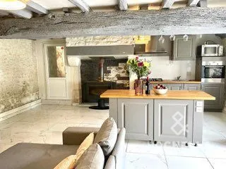 Charmante maison ancienne de 116 m² avec jardin à Saint-Julien-de-l'Escap 