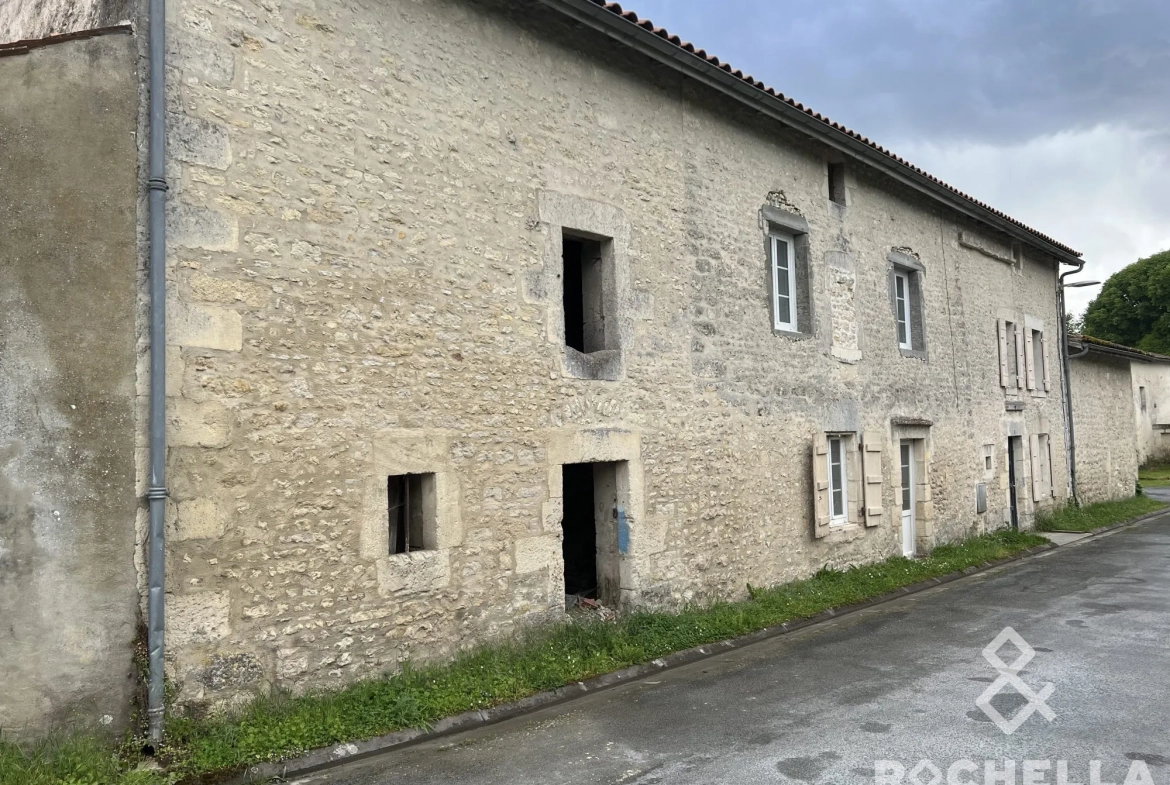Charmante maison ancienne de 116 m² avec jardin à Saint-Julien-de-l'Escap 