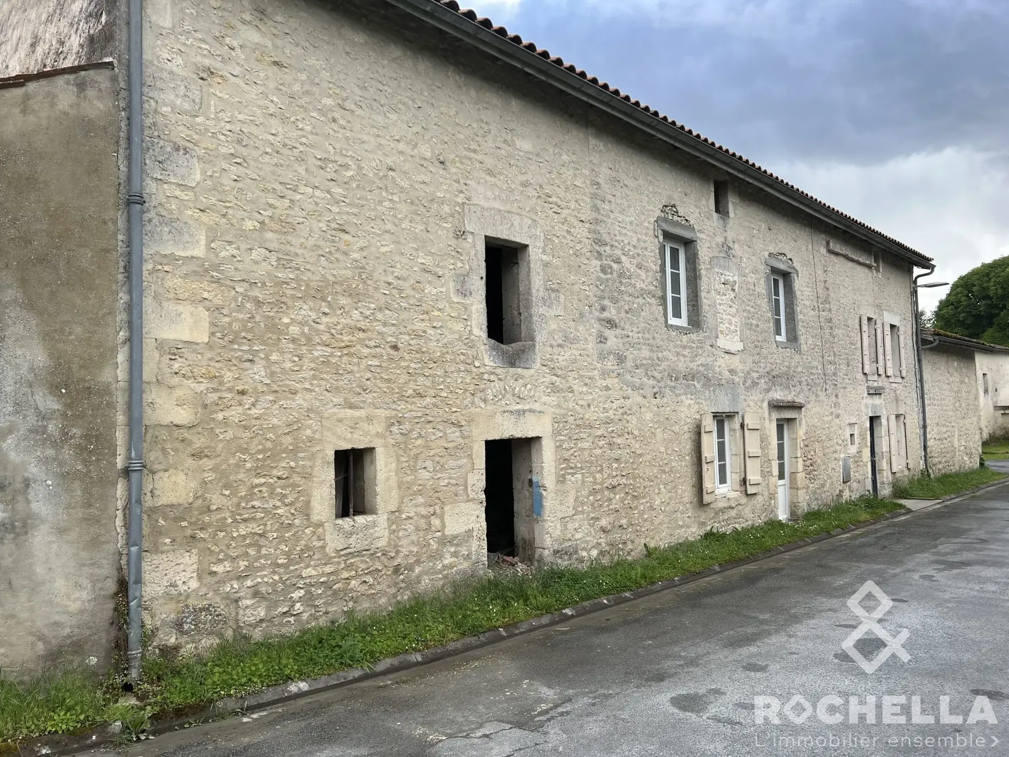 Charmante maison ancienne de 116 m² avec jardin à Saint-Julien-de-l'Escap 