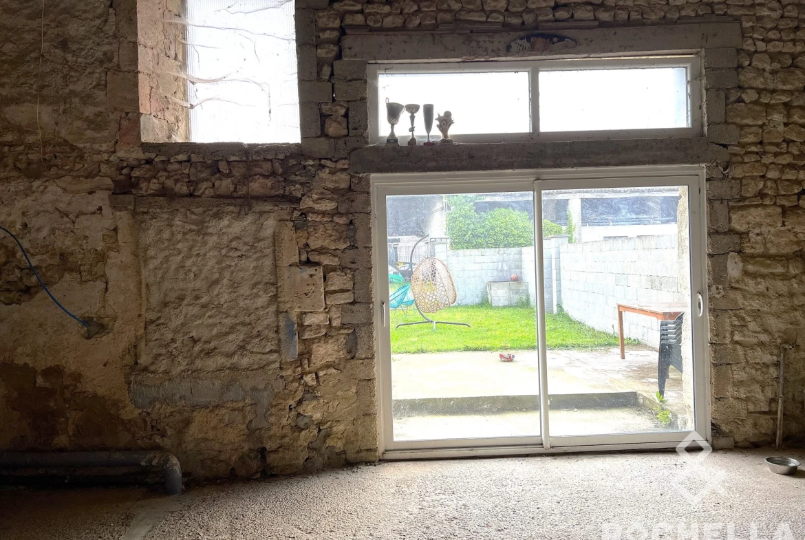 Charmante maison ancienne de 116 m² avec jardin à Saint-Julien-de-l'Escap 