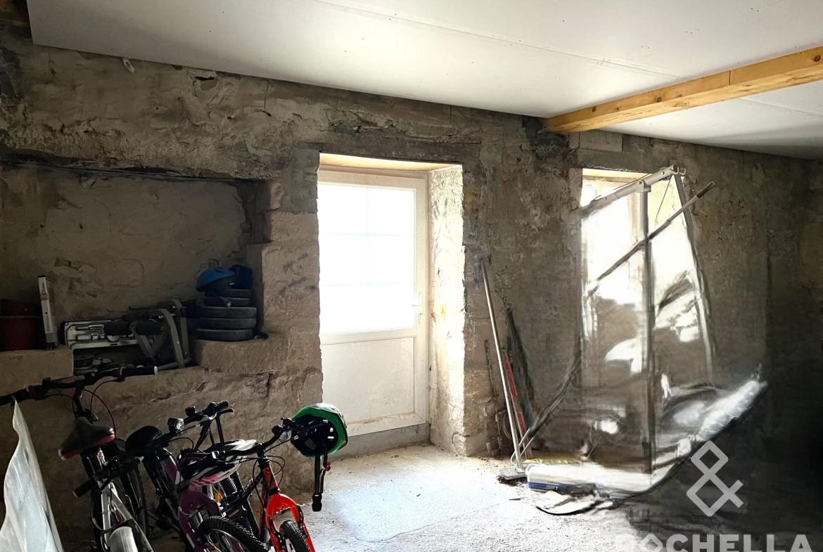 Charmante maison ancienne de 116 m² avec jardin à Saint-Julien-de-l'Escap 
