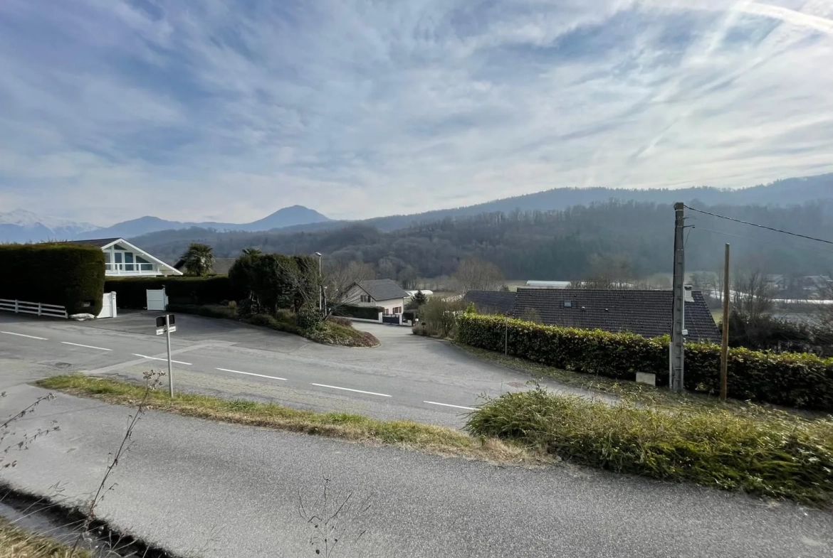 Terrain constructible de 1404 m² à vendre à Coise-Saint-Jean-Pied-Gauthier - Vue dégagée et proximité autoroute 
