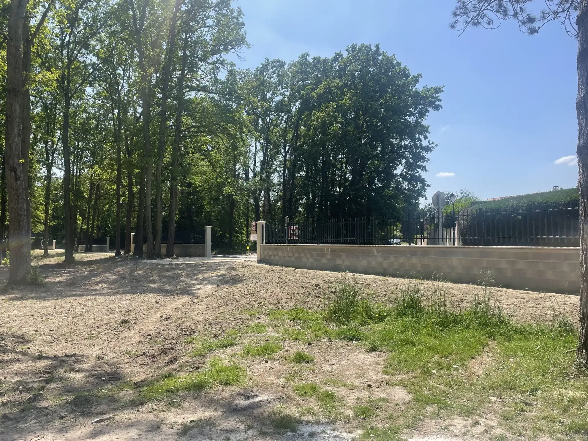 Terrain constructible à Oncy-sur-Ecole près de Milly-la-Forêt 
