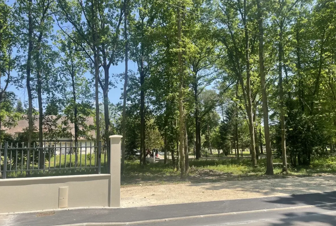 Terrain constructible à Oncy-sur-Ecole près de Milly-la-Forêt 