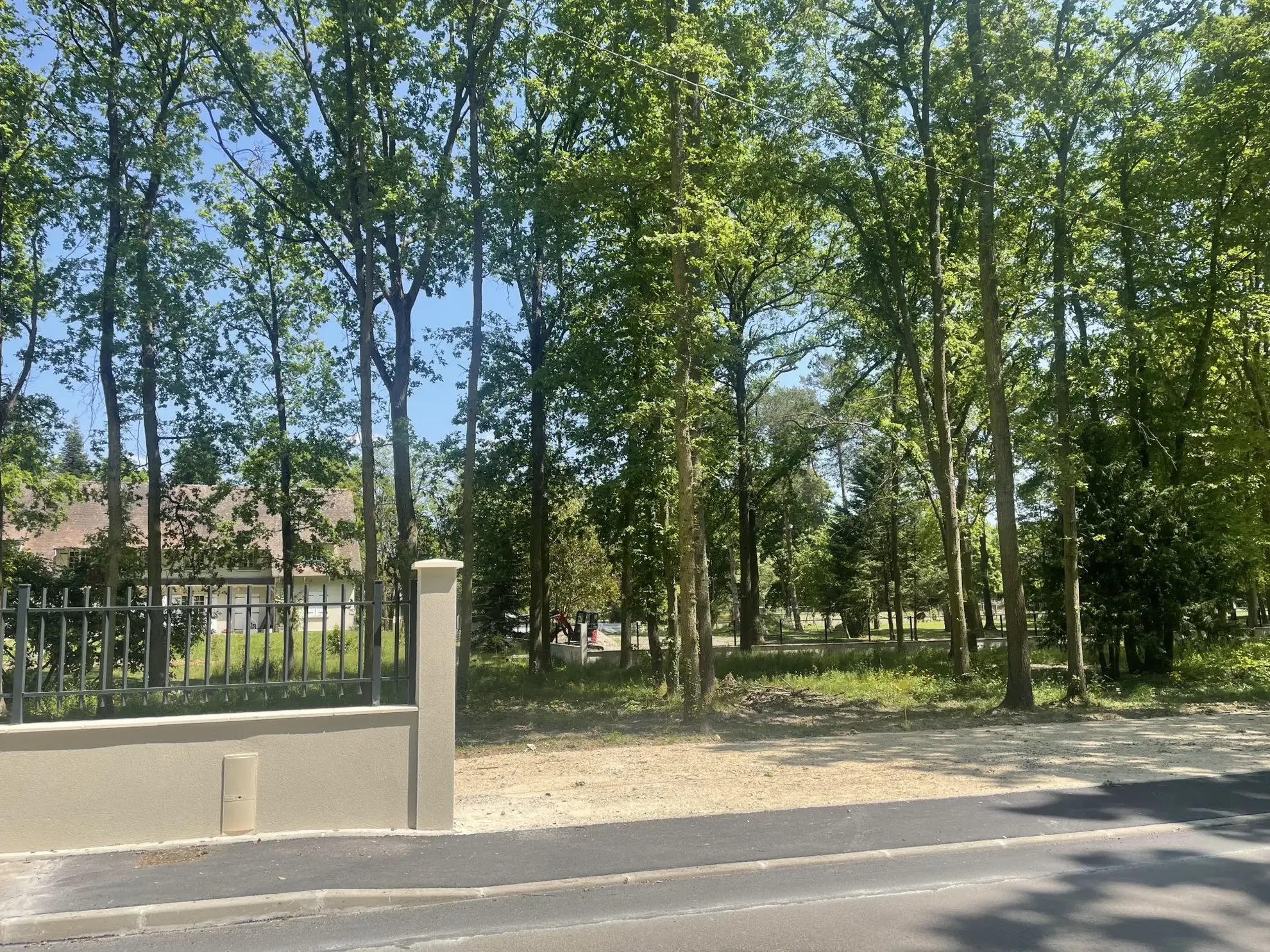 Terrain constructible à Oncy-sur-Ecole près de Milly-la-Forêt 