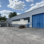 Local industriel à vendre à Presles - 1 850 m² avec bureaux et cour privative
