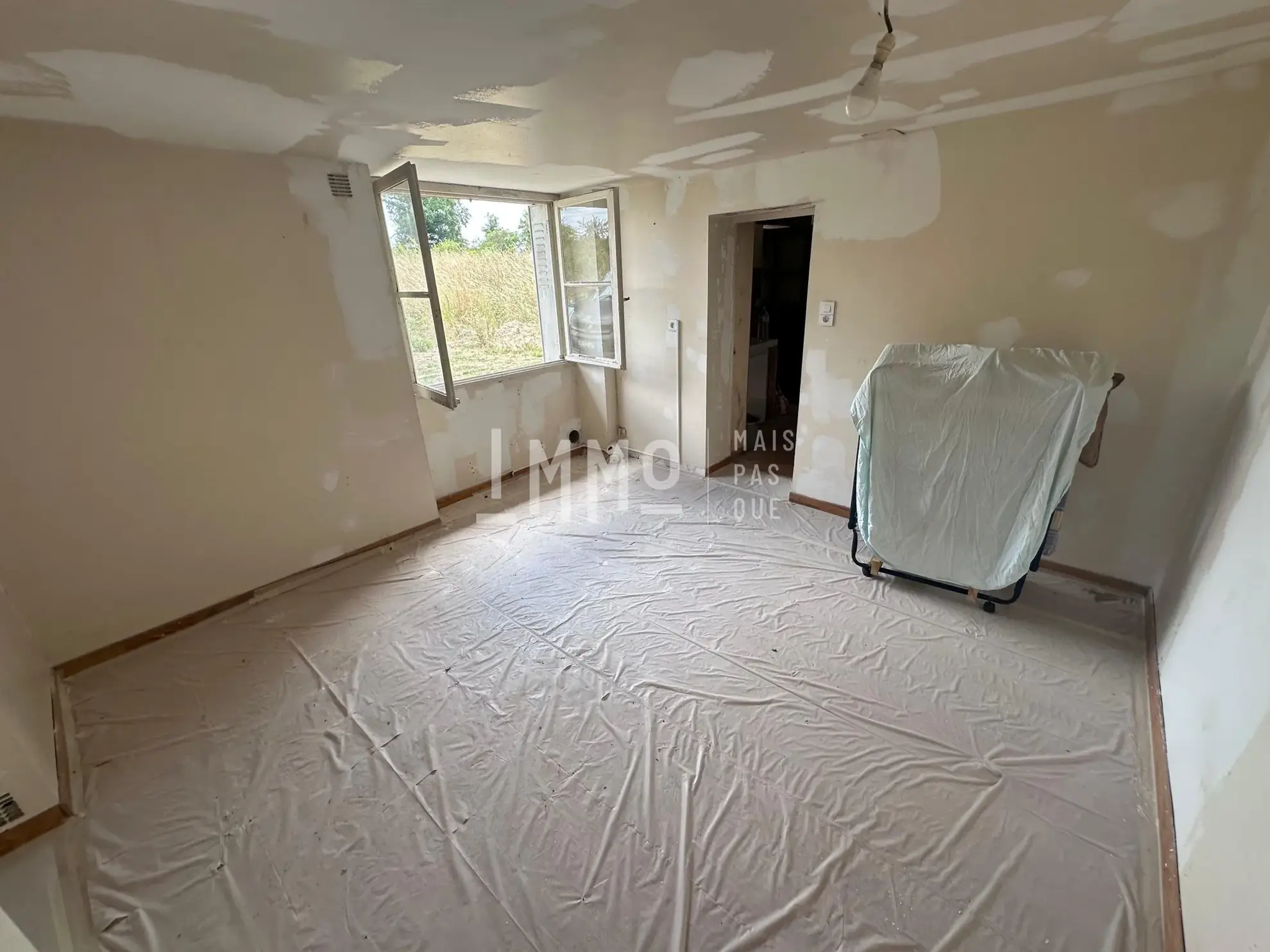 Maison de campagne à rénover à Montval-sur-Loir avec grand terrain 