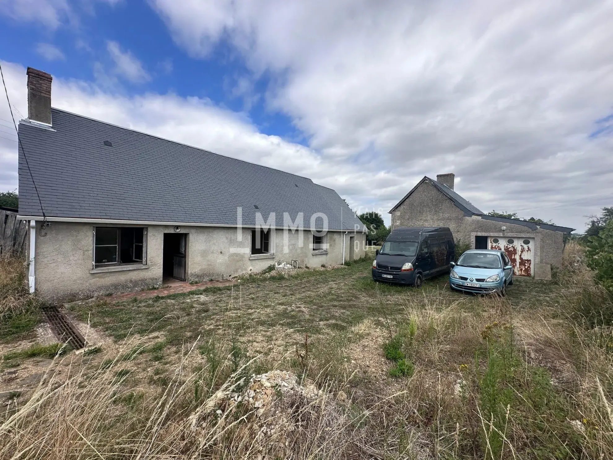 Maison de campagne à rénover à Montval-sur-Loir avec grand terrain 