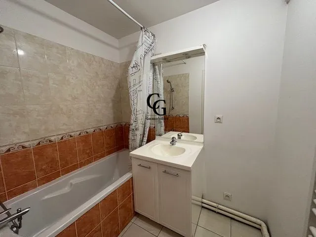 Appartement T2 à vendre aux Sorinières avec terrasse, garage et proximité commerces 