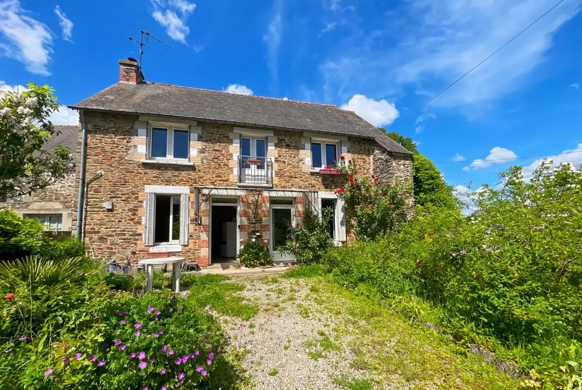Charmante maison en pierre de 130 m² à Taupont avec dépendances et grand terrain 