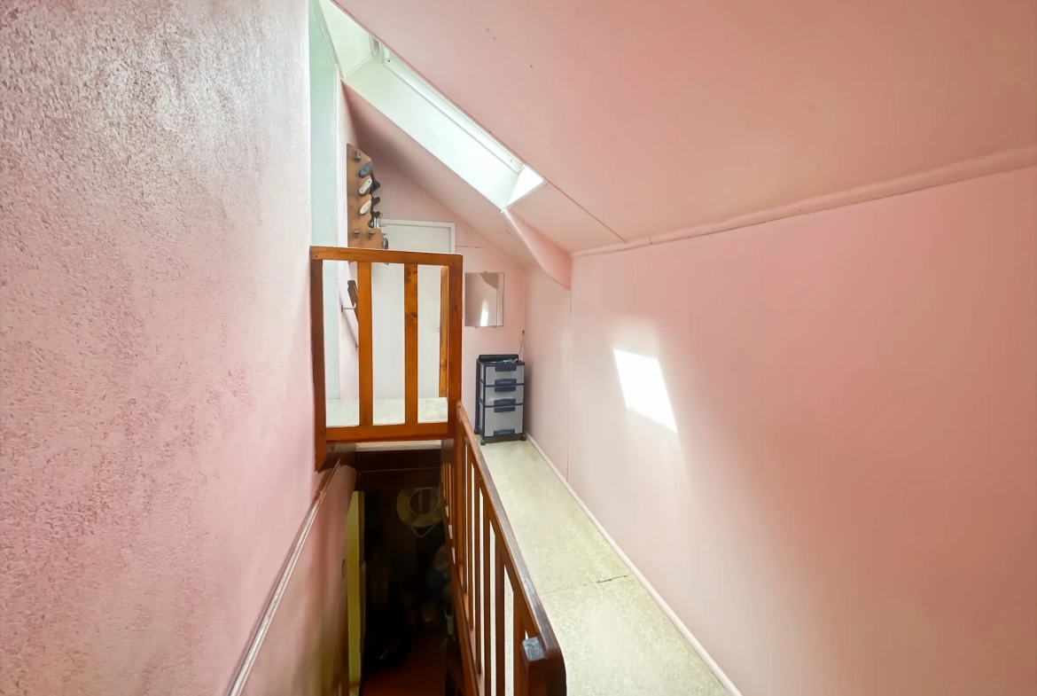 Charmante maison en pierre de 130 m² à Taupont avec dépendances et grand terrain 