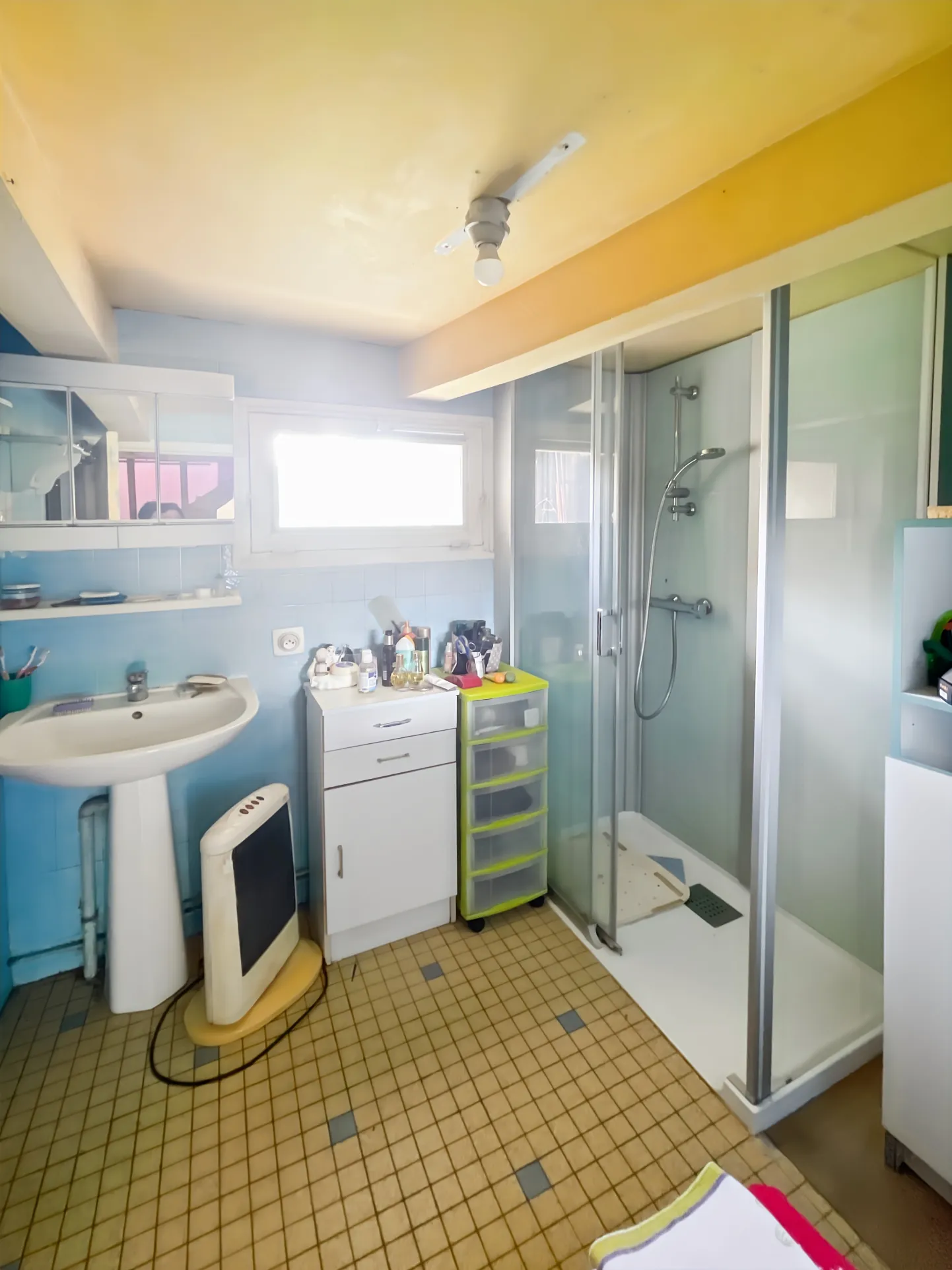Charmante maison en pierre de 130 m² à Taupont avec dépendances et grand terrain 