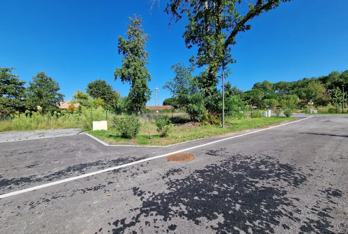 Terrain à vendre à Léon de 637 m², proche des plages et golf, idéal pour résidence 