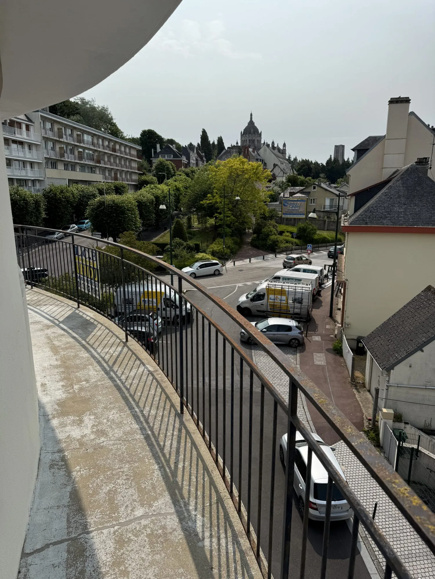 Appartement T3 à Lisieux proche basilique – Investissement locatif rentable 