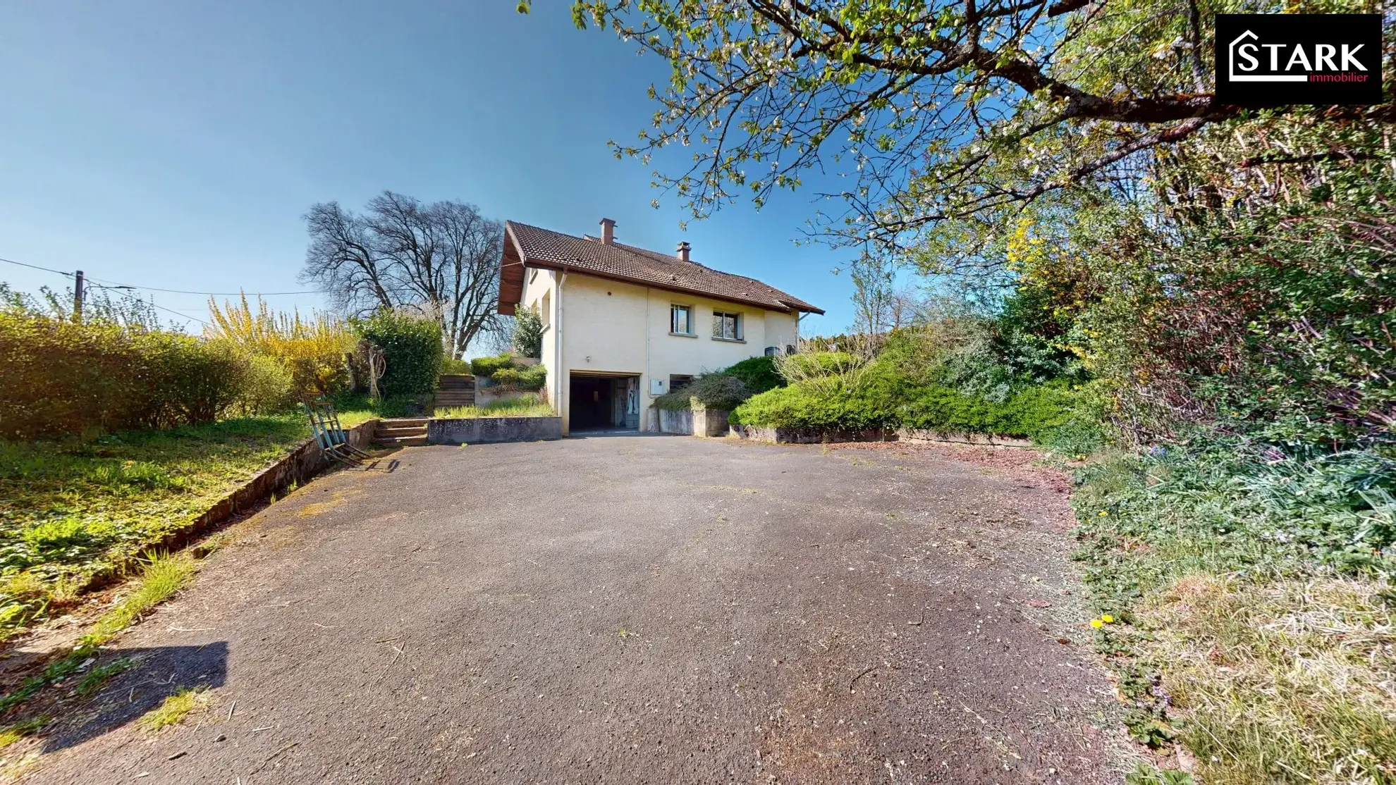 Maison à rénover de 116 m² à Courtelevant avec grand terrain et potentiel exceptionnel 