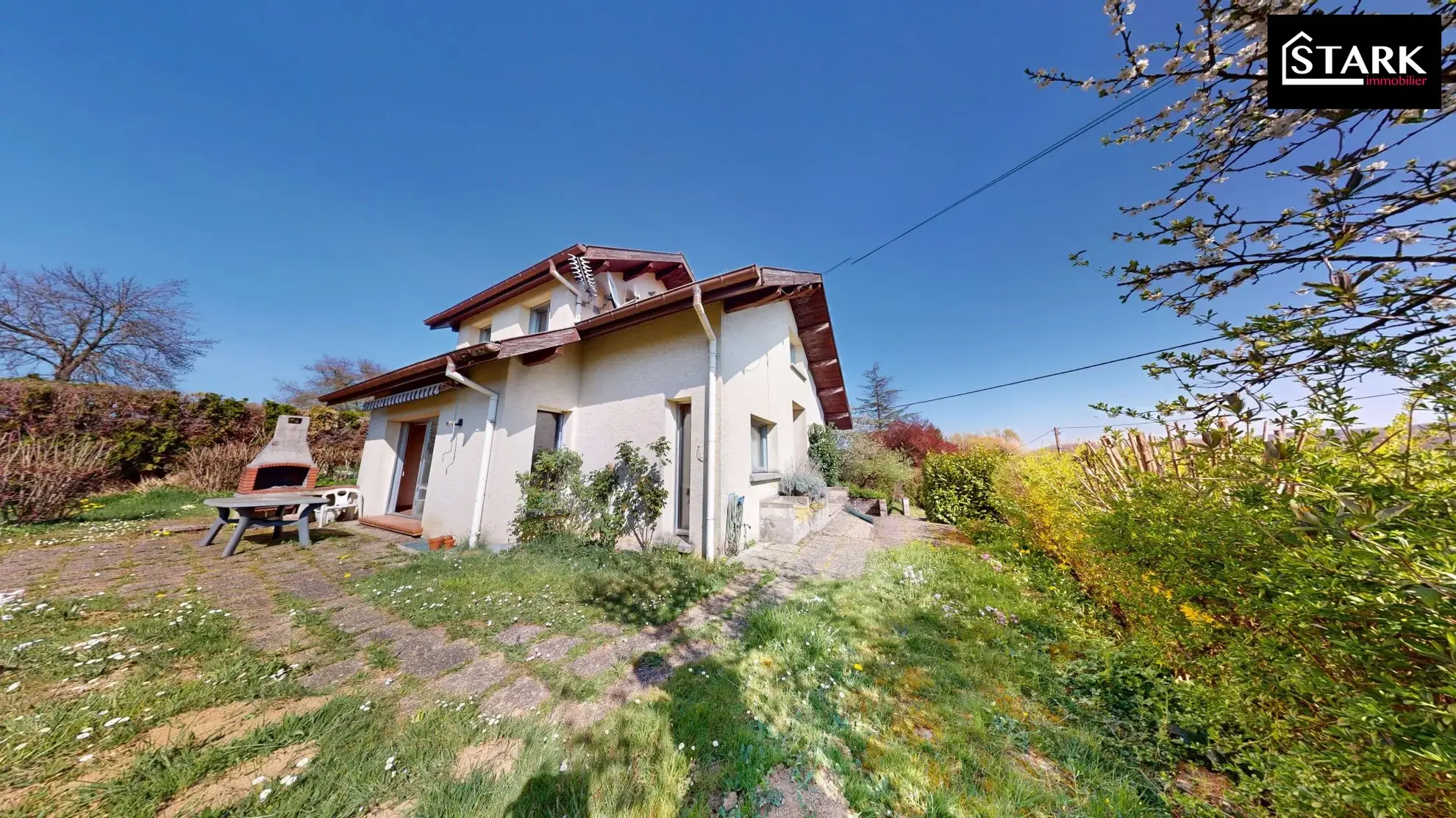 Maison à rénover de 116 m² à Courtelevant avec grand terrain et potentiel exceptionnel 