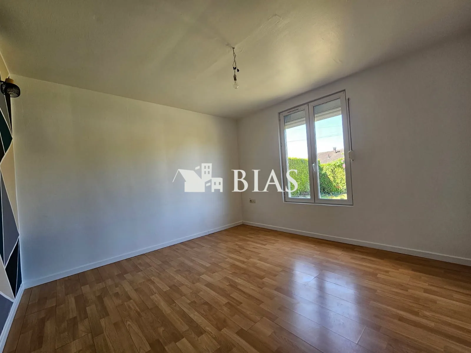 À vendre pavillon de plain-pied lumineux au Neubourg avec véranda 