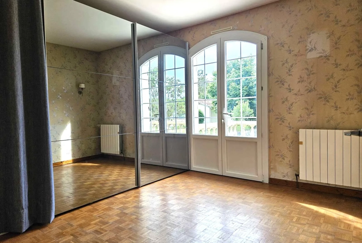 Villa élégante rénovée en 1980 avec grand terrain à Lavardac (47) 