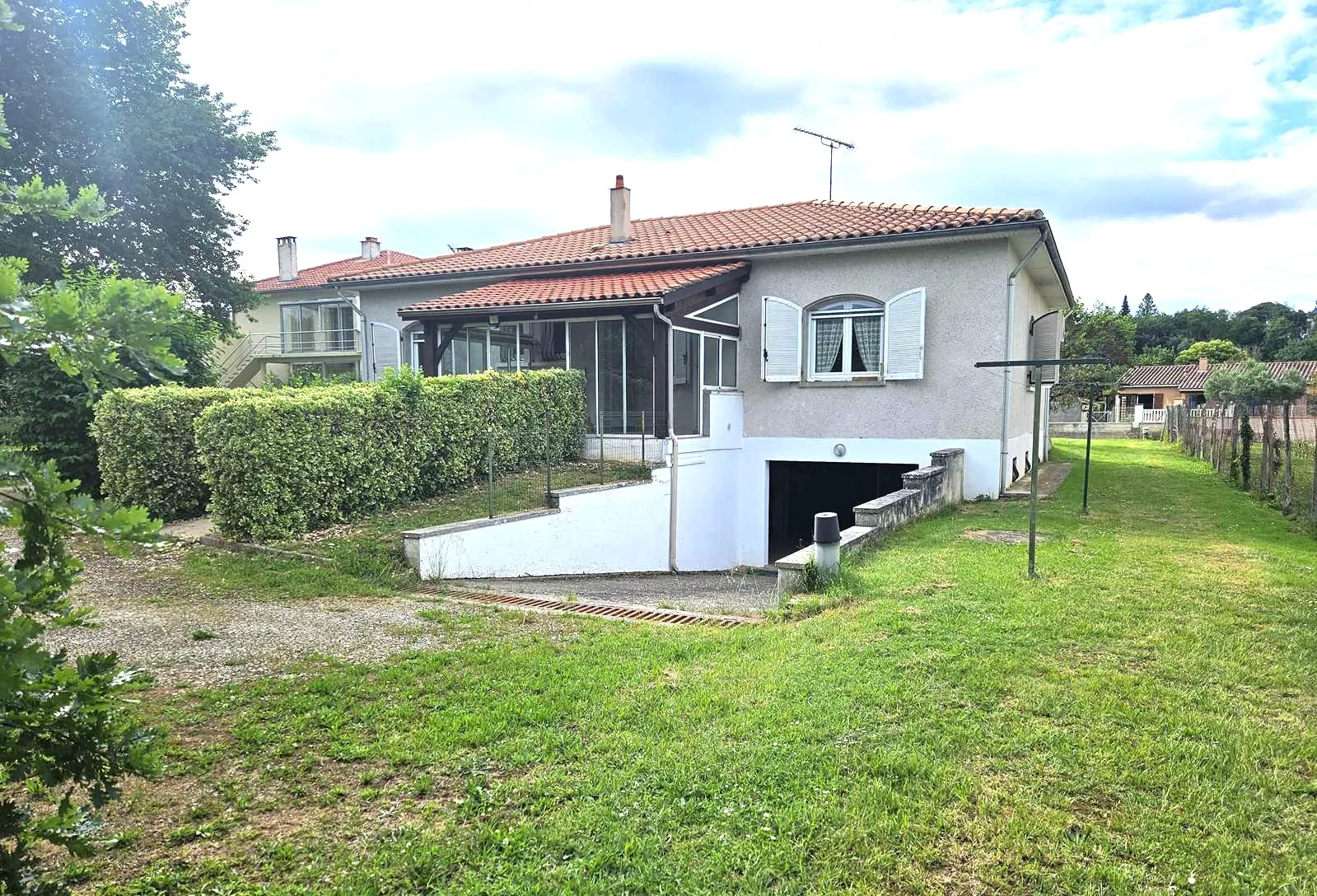 Villa élégante rénovée en 1980 avec grand terrain à Lavardac (47) 