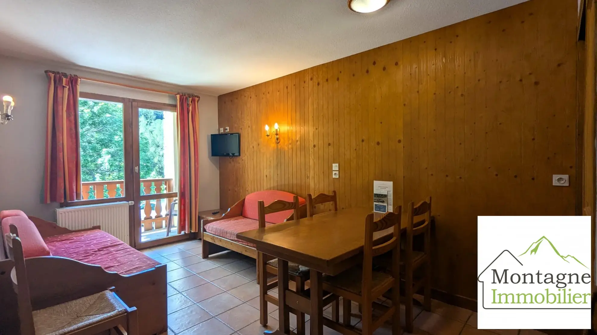 Appartement à Val Cenis Lanslevillard avec balcon, bail commercial et revenu locatif élevé 
