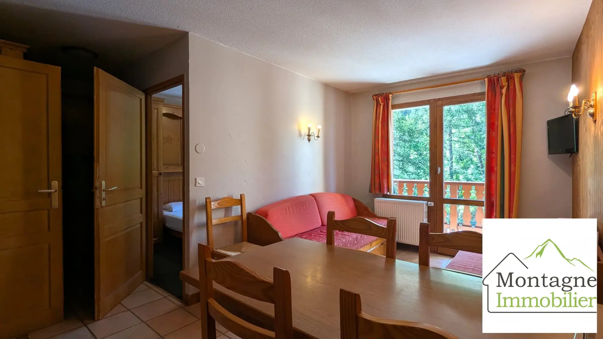 Appartement à Val Cenis Lanslevillard avec balcon, bail commercial et revenu locatif élevé 