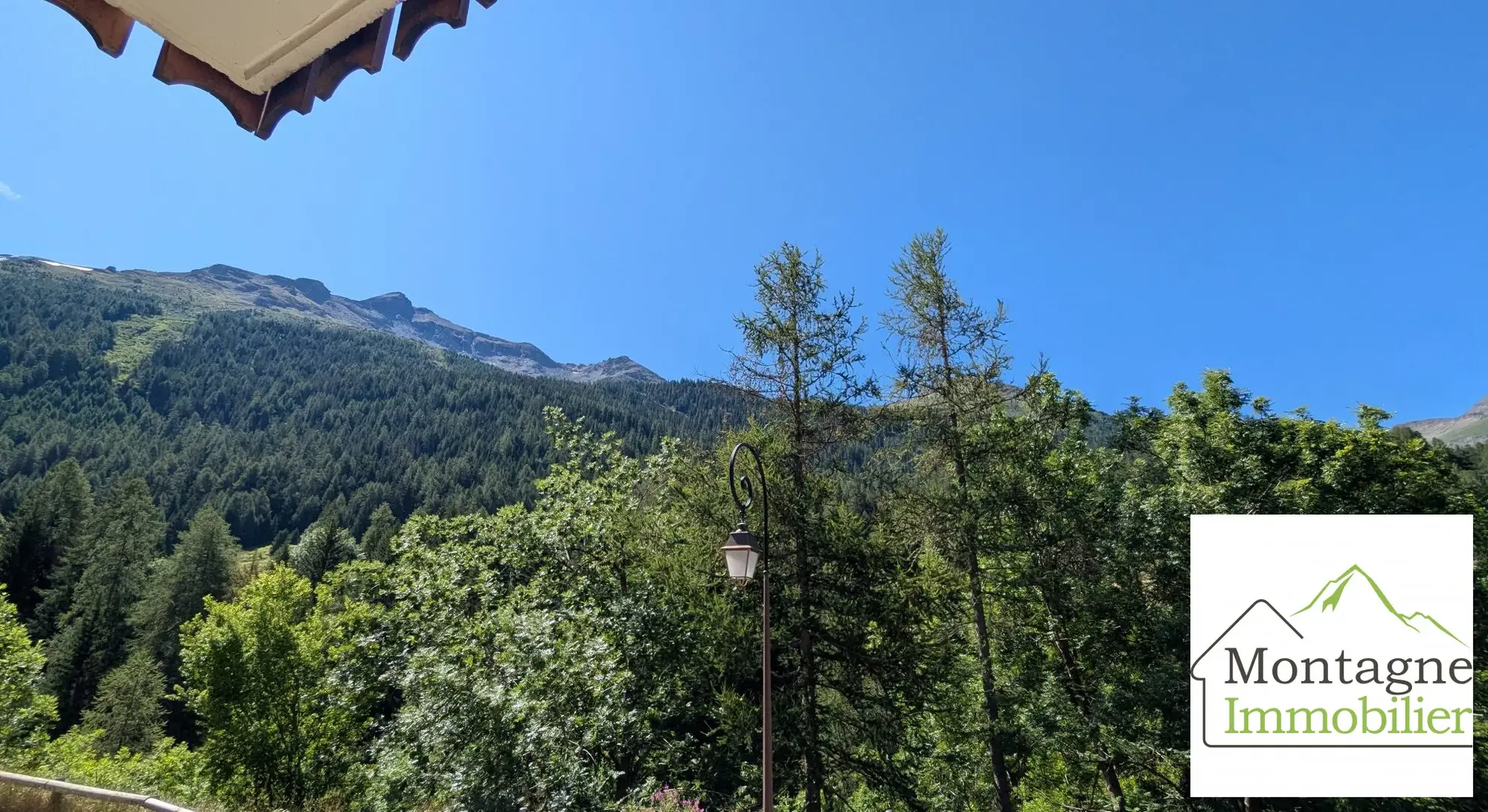 Appartement à Val Cenis Lanslevillard avec balcon, bail commercial et revenu locatif élevé 