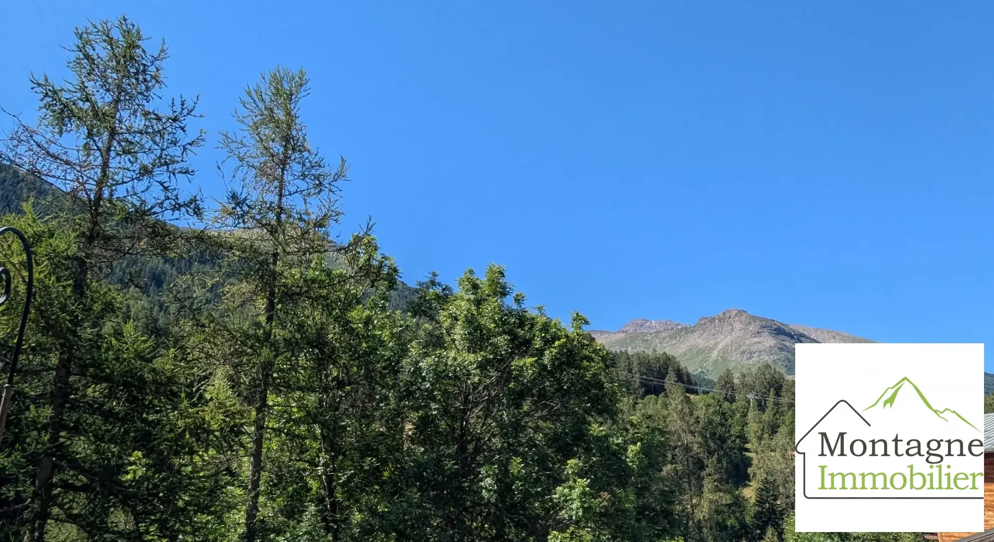 Appartement à Val Cenis Lanslevillard avec balcon, bail commercial et revenu locatif élevé 