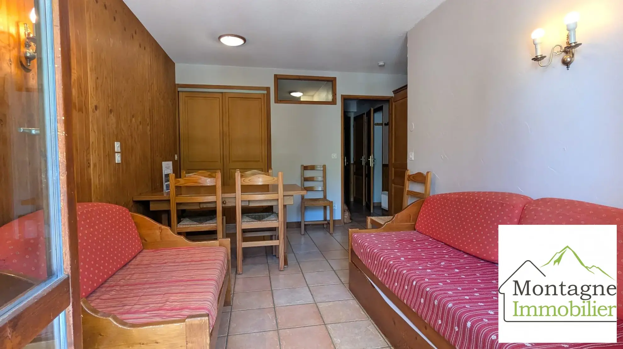 Appartement à Val Cenis Lanslevillard avec balcon, bail commercial et revenu locatif élevé 