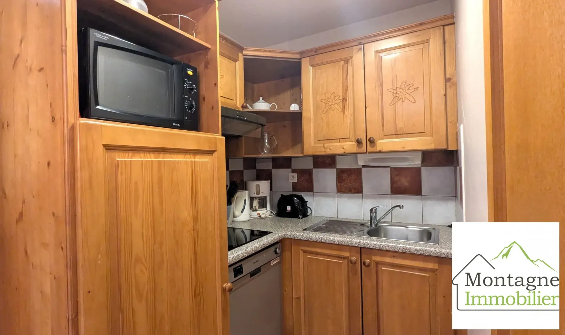 Appartement à Val Cenis Lanslevillard avec balcon, bail commercial et revenu locatif élevé 