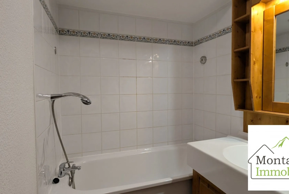 Appartement à Val Cenis Lanslevillard avec balcon, bail commercial et revenu locatif élevé 