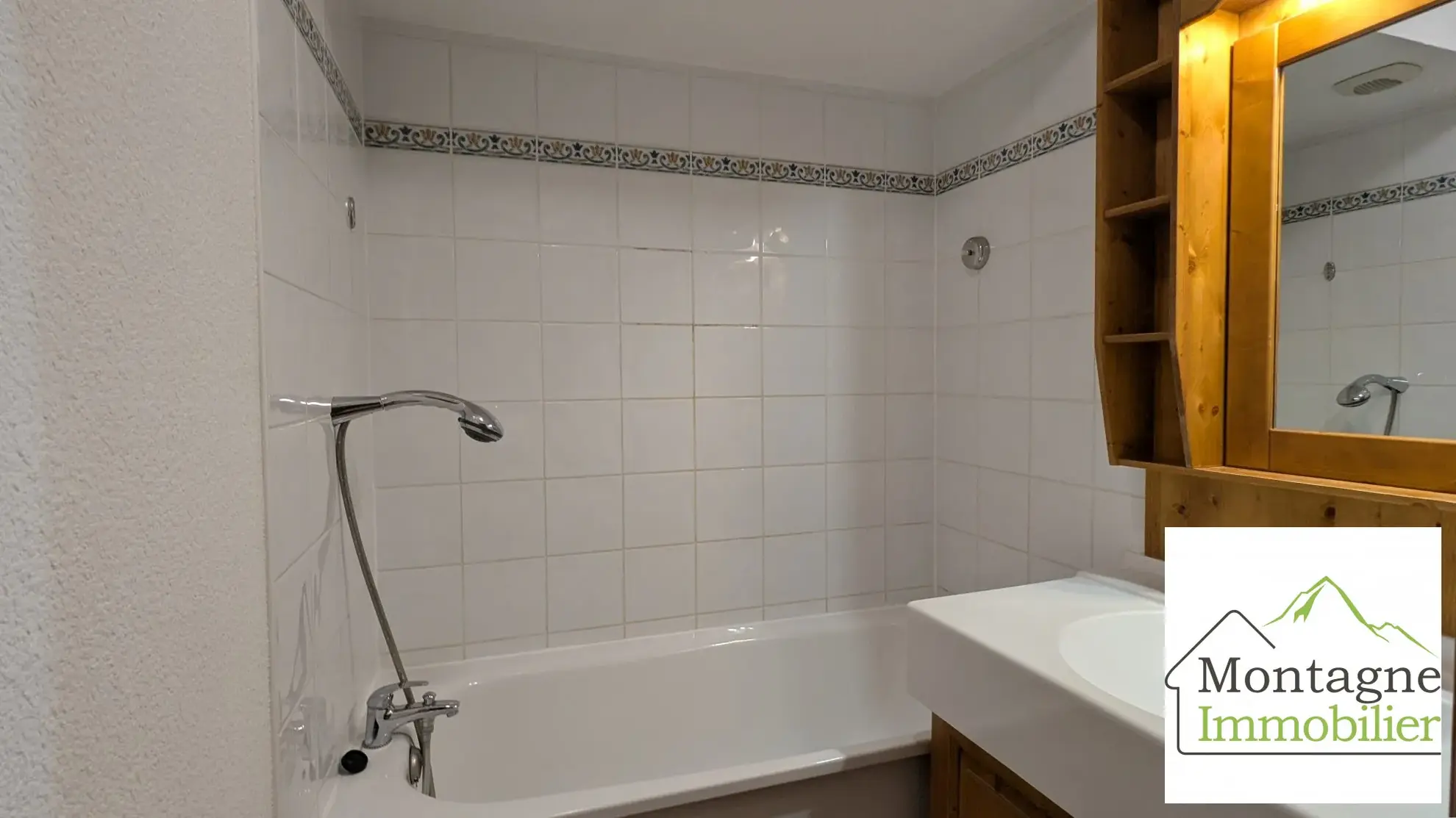 Appartement à Val Cenis Lanslevillard avec balcon, bail commercial et revenu locatif élevé 