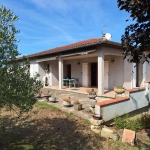 Maison familiale avec 4 chambres, terrasse et grand terrain à Puylaurens