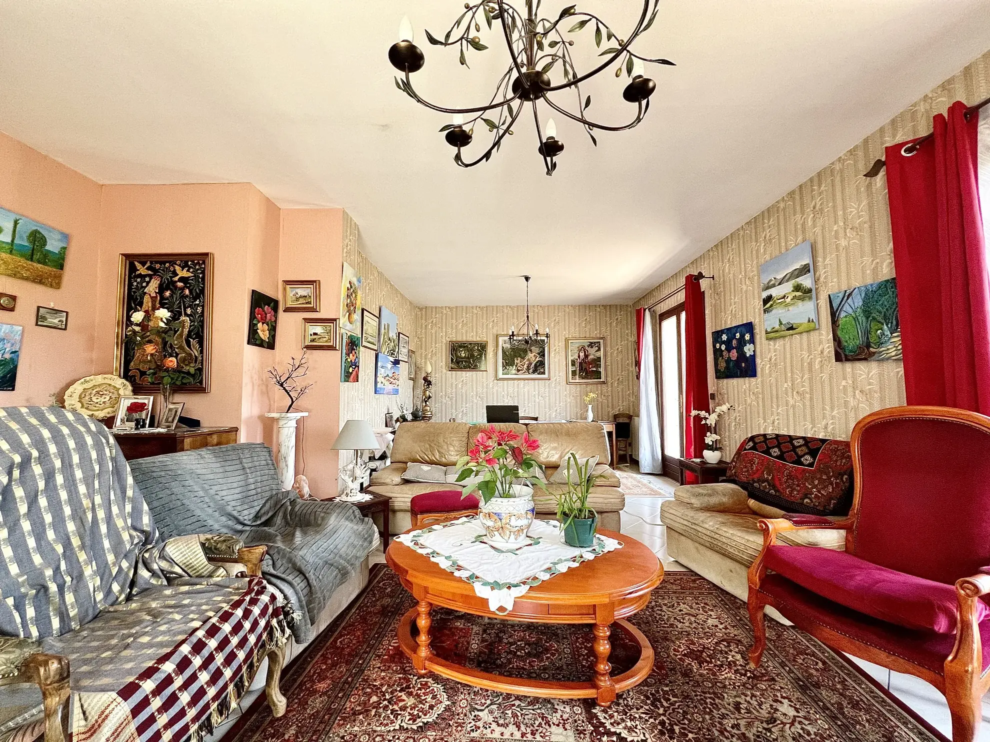 Maison familiale avec 4 chambres, terrasse et grand terrain à Puylaurens 