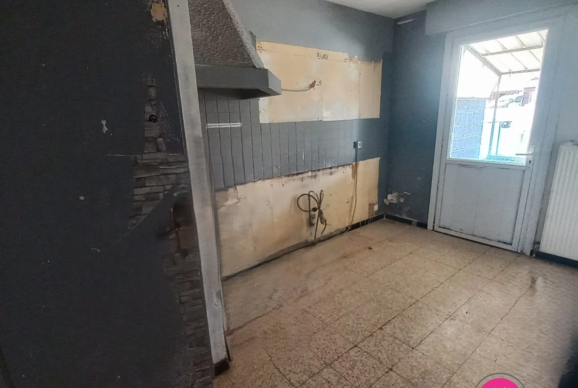 Maison à rénover de 92 m² avec 3 chambres et sous-sol complet à Bruay-sur-l'Escaut 