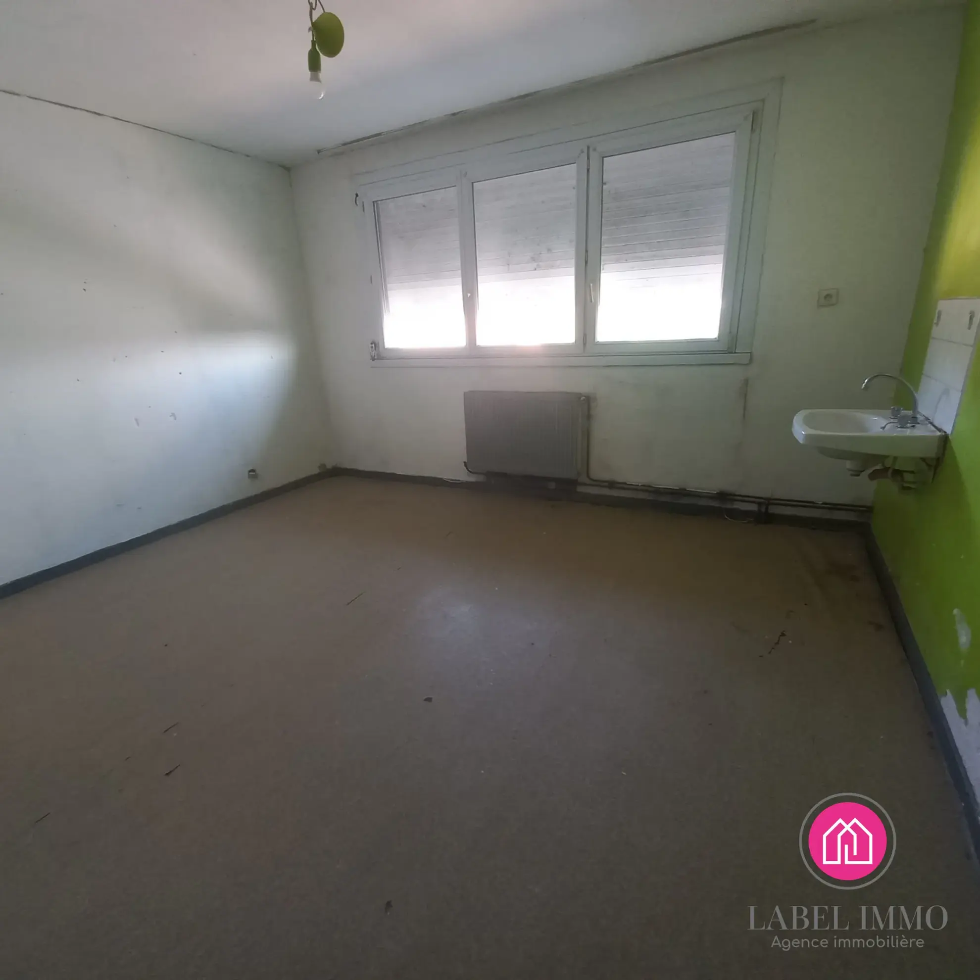 Maison à rénover de 92 m² avec 3 chambres et sous-sol complet à Bruay-sur-l'Escaut 