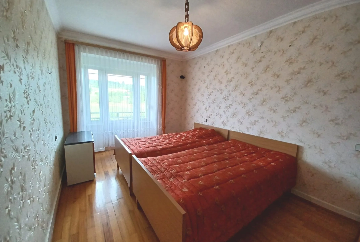 Maison familiale mitoyenne de 152 m² à Berg avec vue exceptionnelle et jardin 