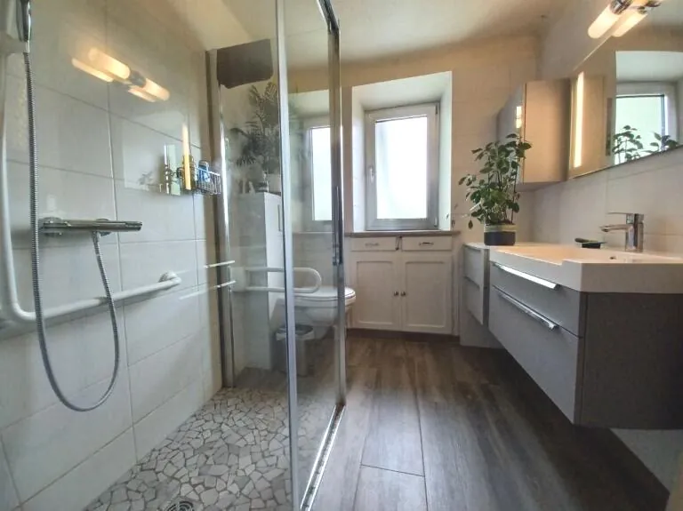 Maison familiale mitoyenne de 152 m² à Berg avec vue exceptionnelle et jardin 