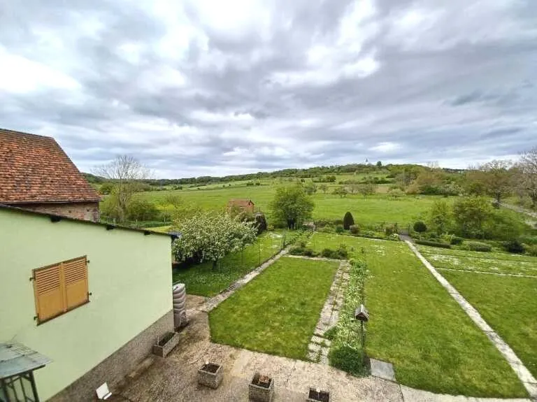 Maison familiale mitoyenne de 152 m² à Berg avec vue exceptionnelle et jardin 