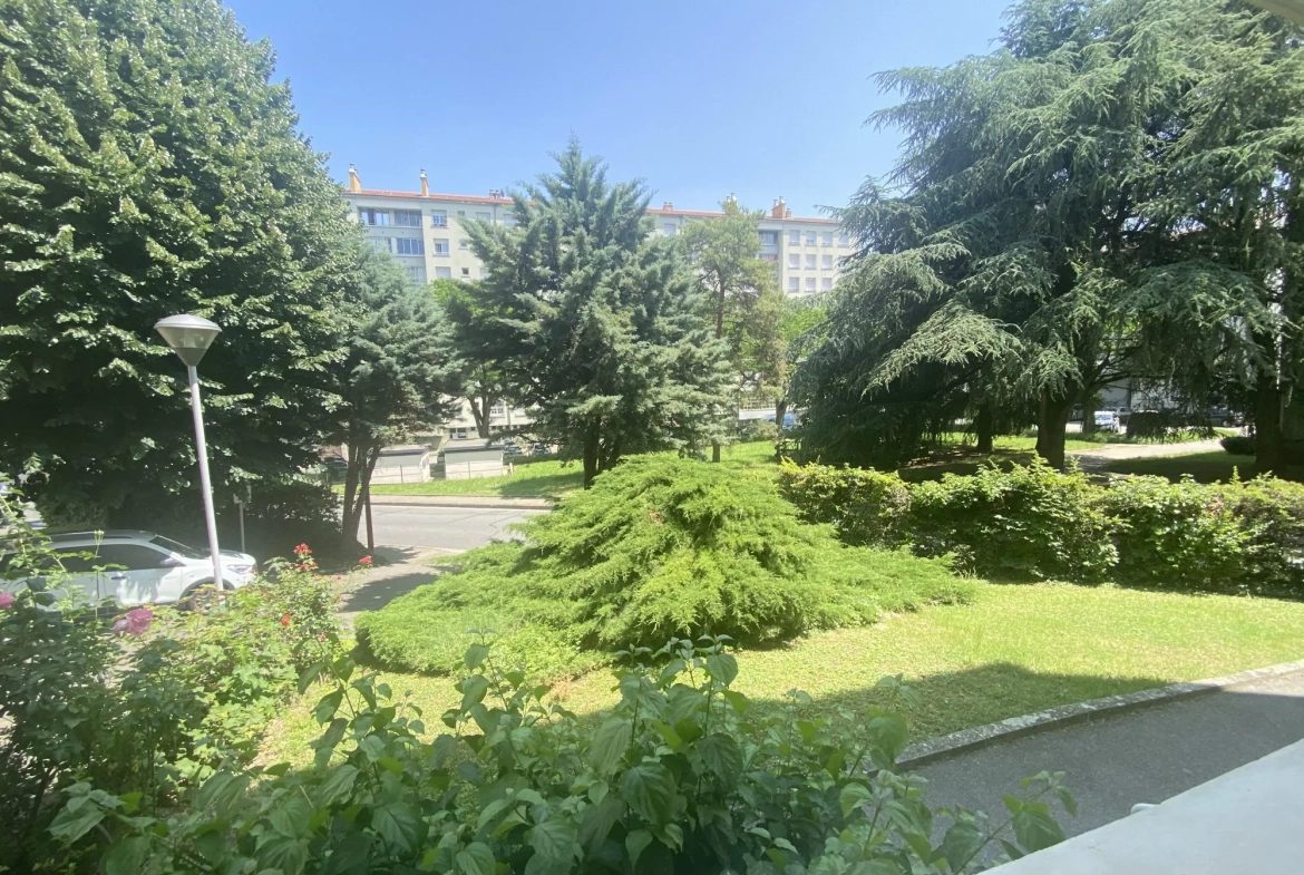 Bel appartement T3 à vendre à La Mulatière, 53,12 m² avec cave et parking, calme et lumineux 