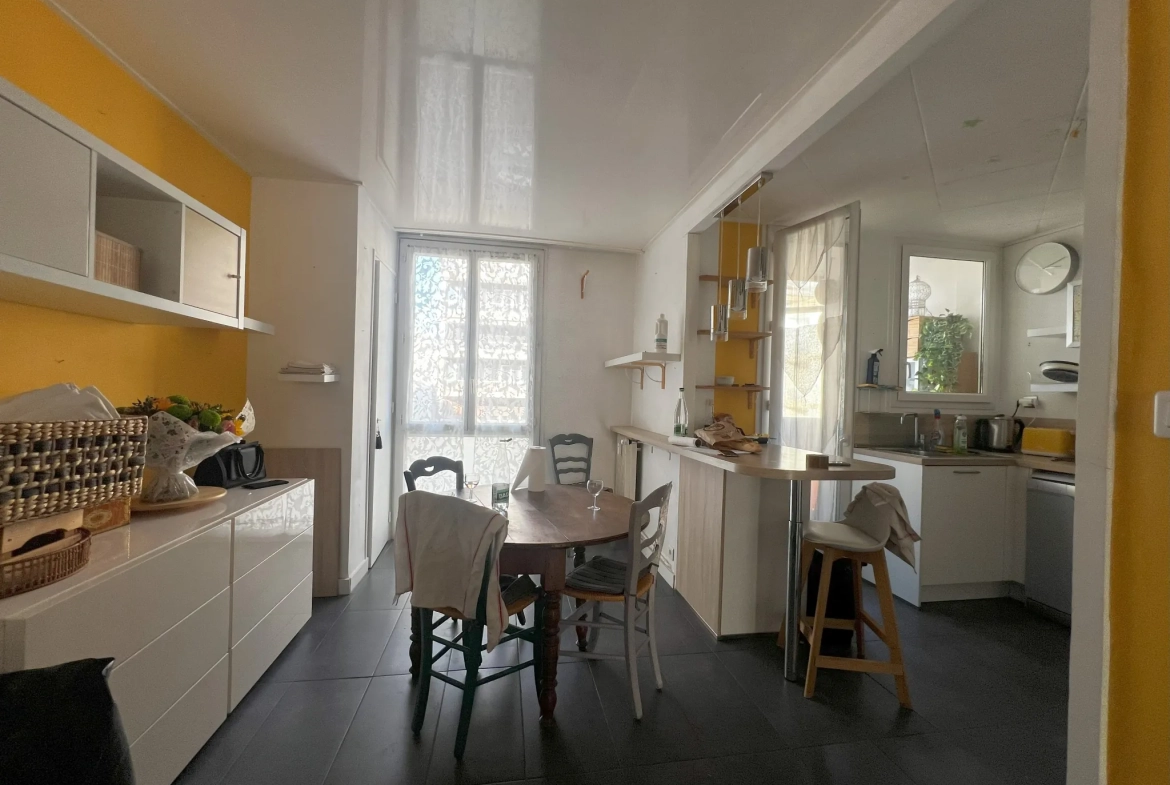 Appartement T3 lumineux de 80 m² avec balcon et garage à Nîmes 