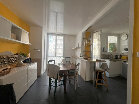 Appartement T3 lumineux de 80 m² avec balcon et garage à Nîmes
