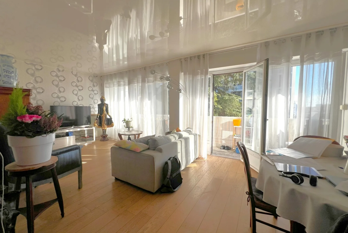 Appartement T3 lumineux de 80 m² avec balcon et garage à Nîmes 