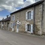 Grande maison en pierre avec piscine, sauna et vue dégagée à Clefmont