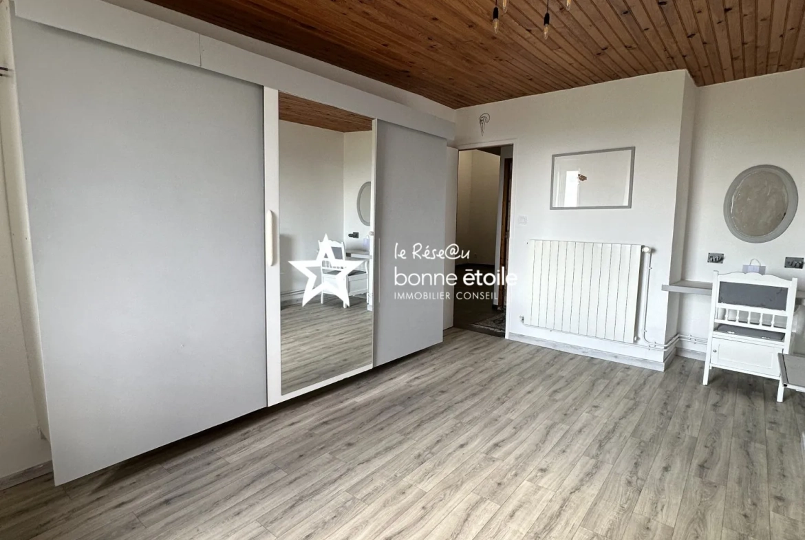 Grande maison en pierre avec piscine, sauna et vue dégagée à Clefmont 