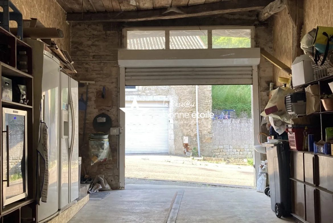 Grande maison en pierre avec piscine, sauna et vue dégagée à Clefmont 