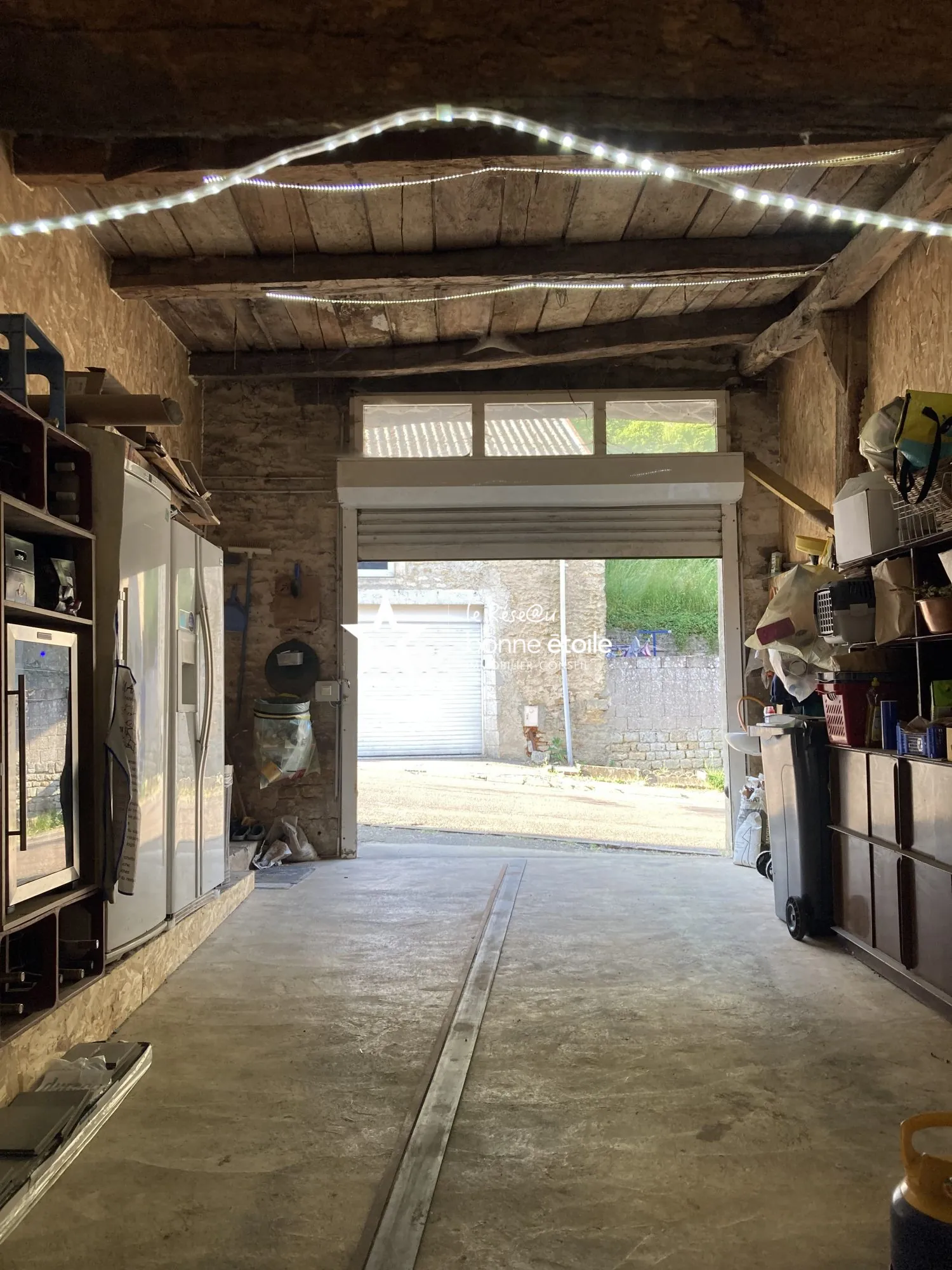 Grande maison en pierre avec piscine, sauna et vue dégagée à Clefmont 