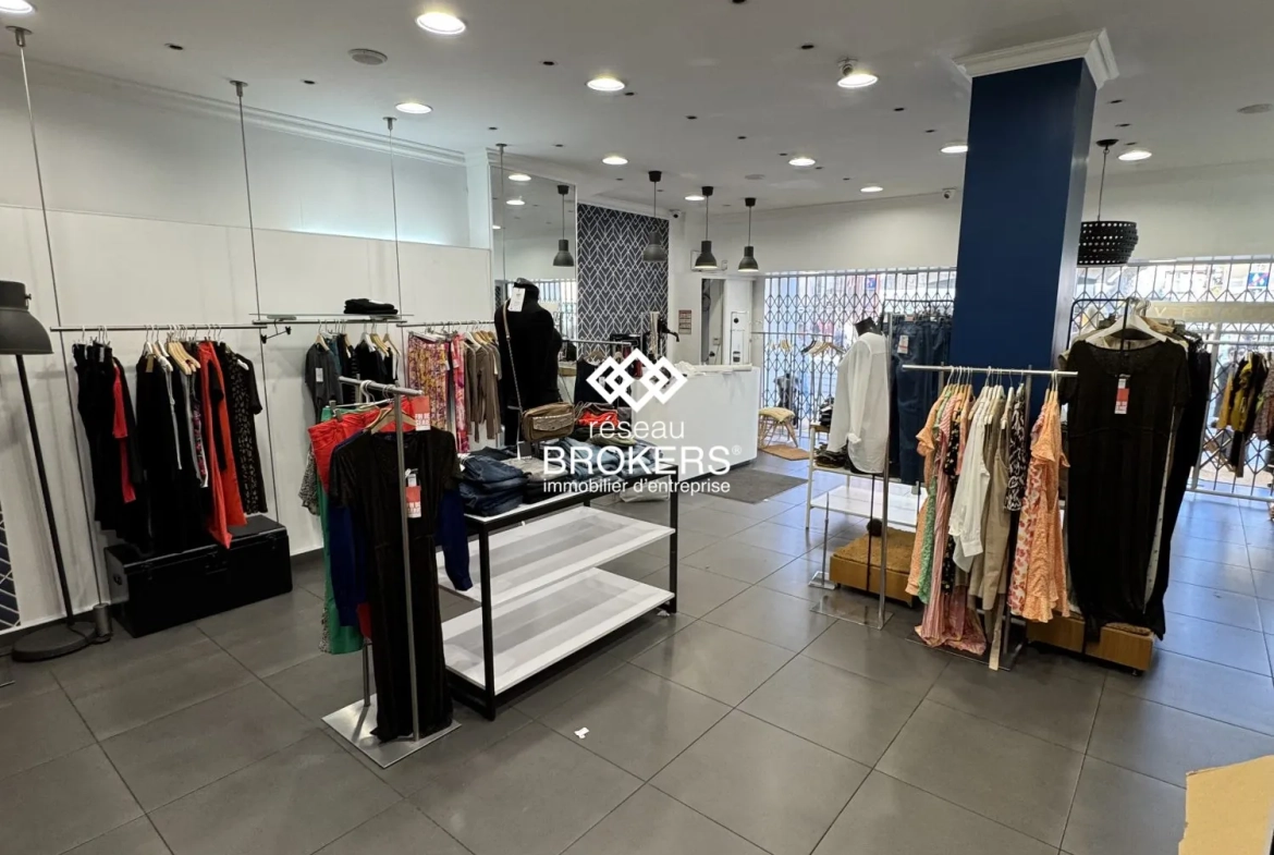 Local commercial de 80 m² à vendre à Nice, idéal pour commerce ou services proche Place Garibaldi 