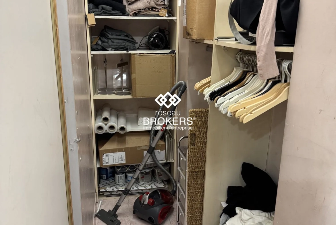 Local commercial de 80 m² à vendre à Nice, idéal pour commerce ou services proche Place Garibaldi 