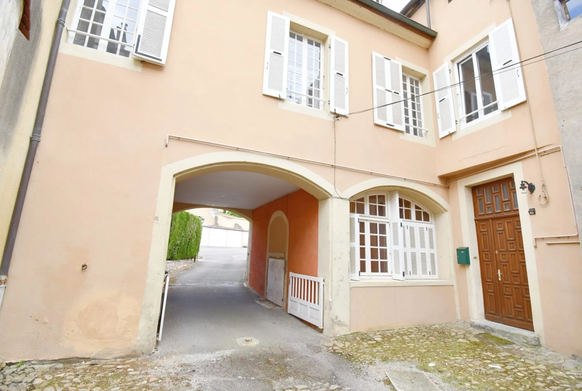 Maison de ville avec terrasse et garage en plein centre d'Autun - 120 m² 